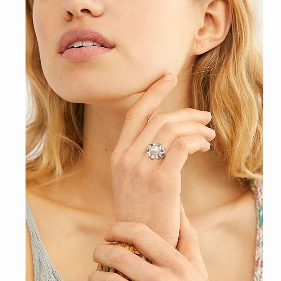 Free People Jewelry Silver Ring Size 10 Natural Pearl Crystals Boho Elegant - Picture 2 of 11